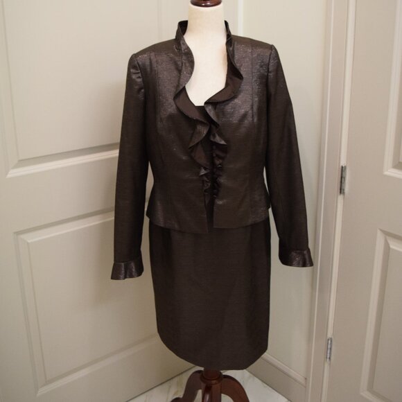 Carmen Marc Valvo Dresses & Skirts - Carmen Marc Valvo - Brown Metallic Ruffled Evening Set - 12